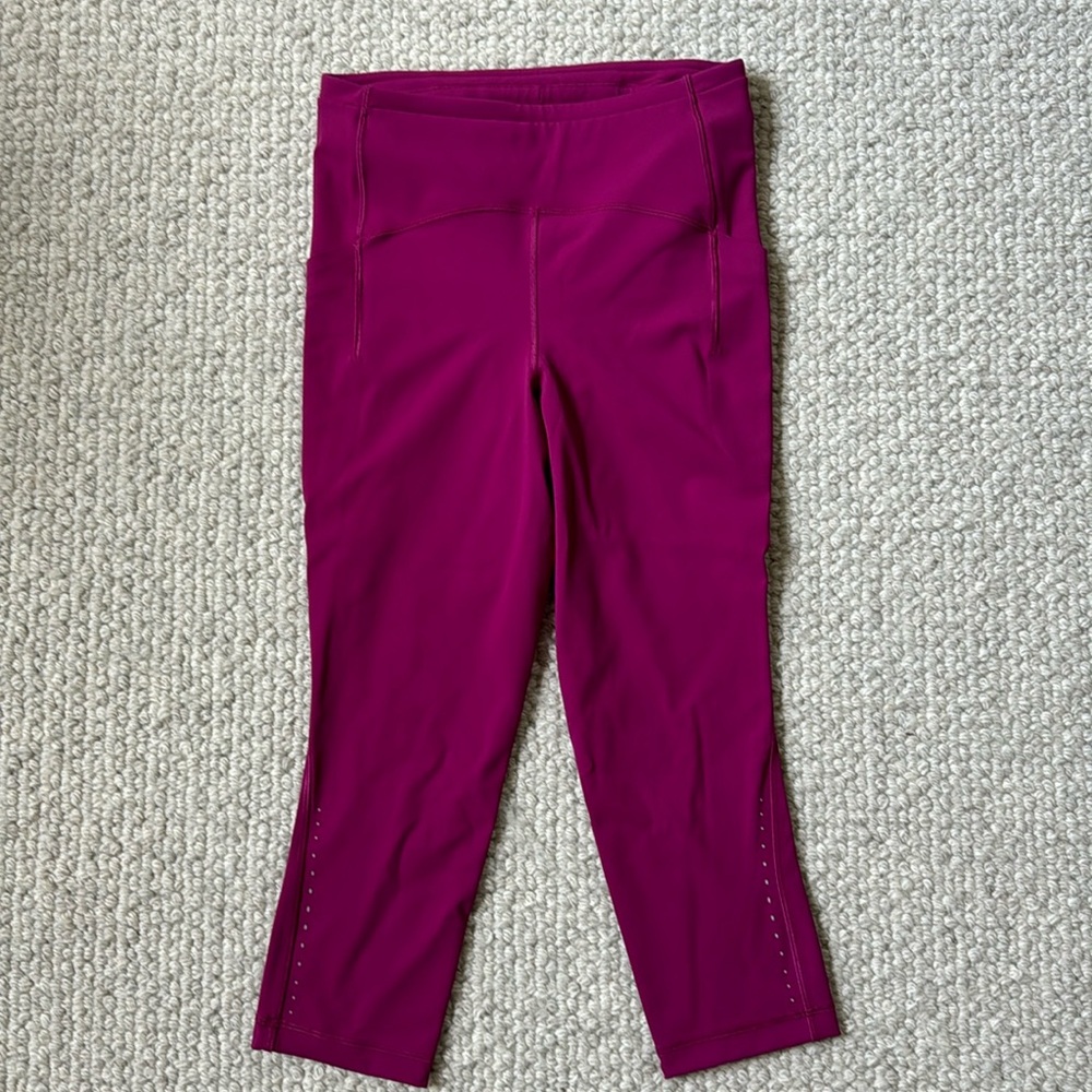 Lululemon cropped leggings size 8. Perfect condition.